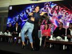 Shahrukh Khan, Deepika Padukone with happy new year team in delhi on 20th Oct 2014